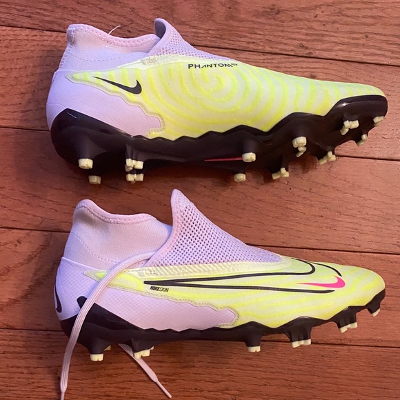 NWOT Nike Phantom Gx Soccer Cleats white, black, neon yellow/green SIZE 7.5 - Picture 1 of 8